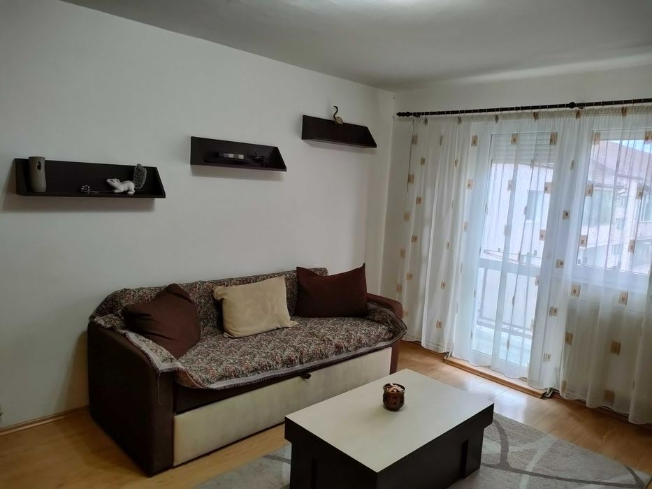 Inchiriez apartament 3 camere