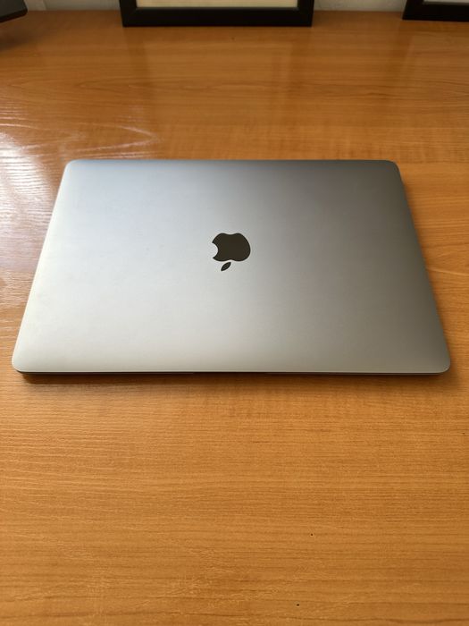 MacBook Air 13” M1, 8GB/256GB – отлично състояние