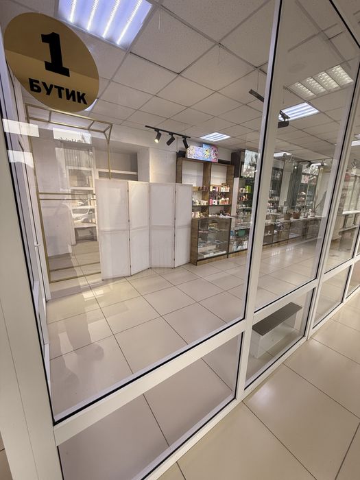 Продаеться бутик хорошим местоположением