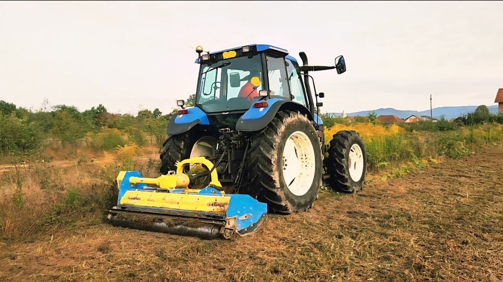 Curăț pășuni terenuri tocăm tocare vegetația și resturi vegetale, tund