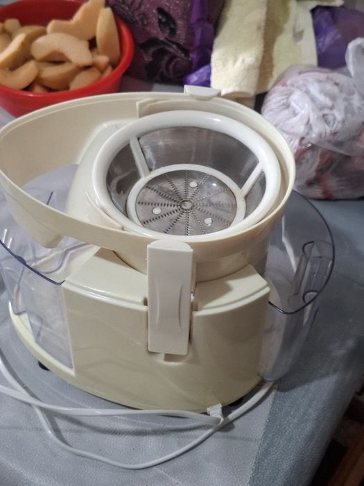 Соковыжималка Vitek в хорошем рабочем состоянии