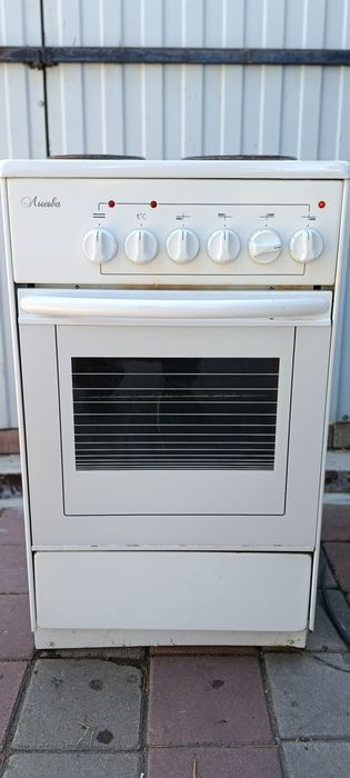 Электро плита в хорошем состоянии