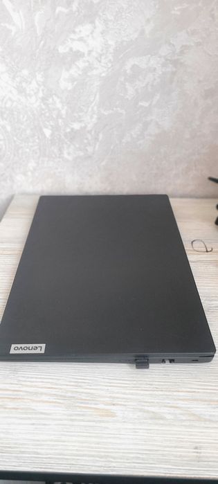 Lenovo notebook sotiladi