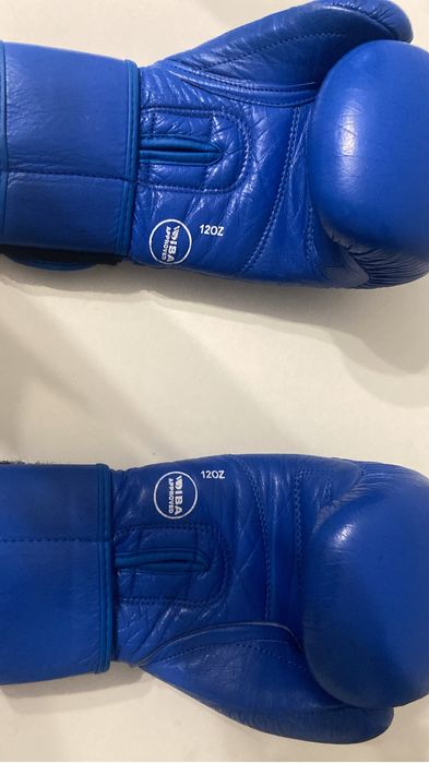 Перчатки Адидас и Весинг.