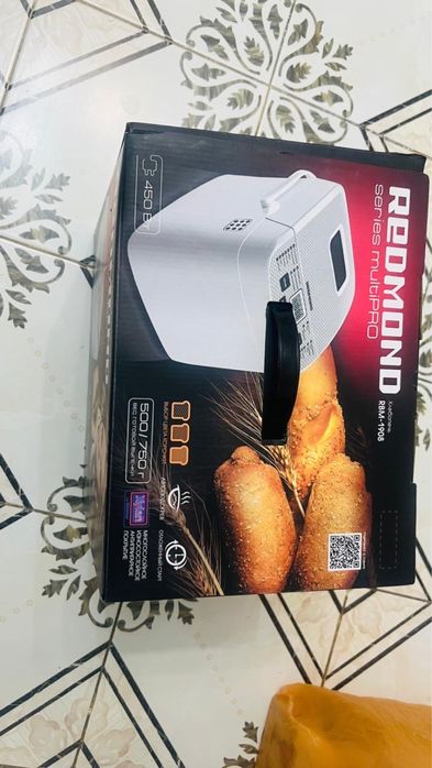 Хлебопечь Redmond RBM-1908.