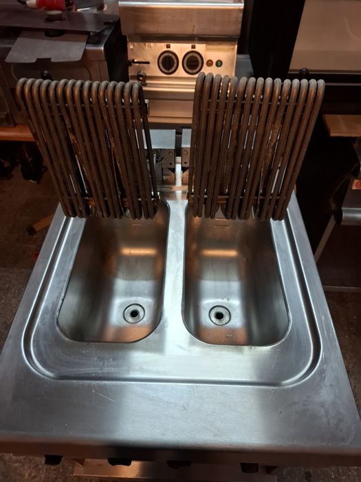 Friteuza electrică dublă