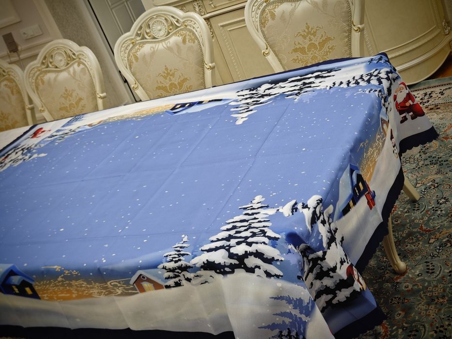 Скатерть новогодняя, размером 220*150см Yangi yil bayrami uchun dastur