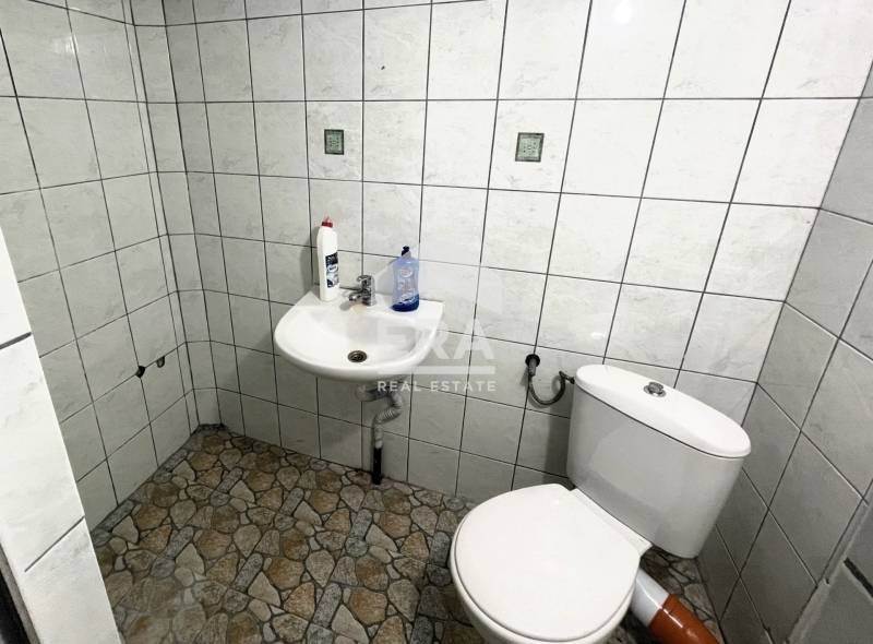 Дава се под наем Магазин в Кърджали, Център - 100 кв.м за 398.82 € - Снимка #6