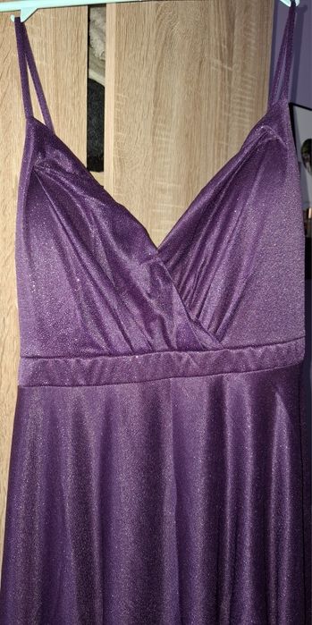 Vând rochie cu sclipici, mov