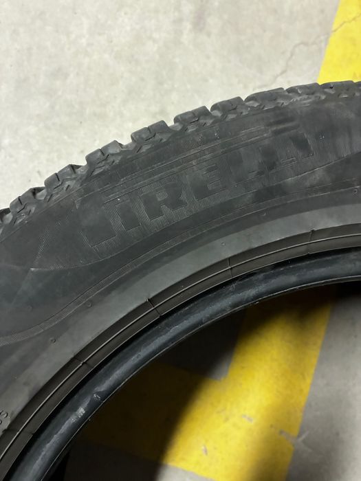 2 броя всесезонни гуми Pirelli 235/55/18