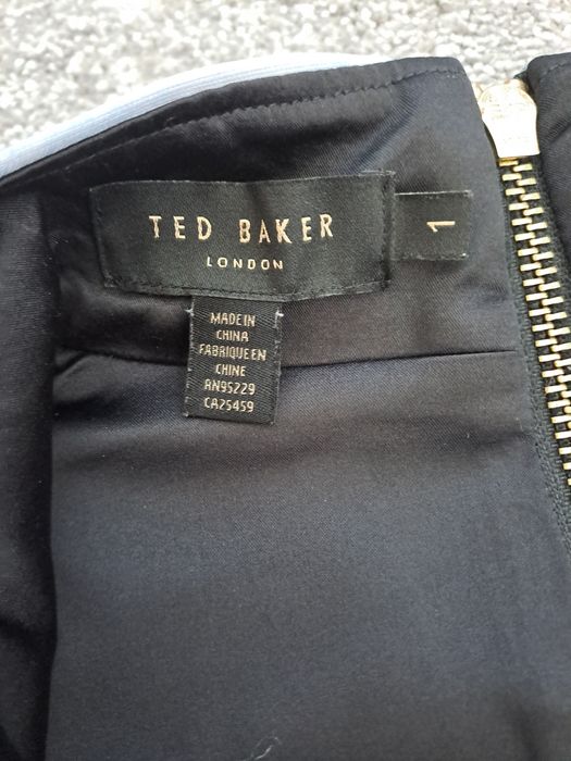 Ted Baker, Sisley рокли