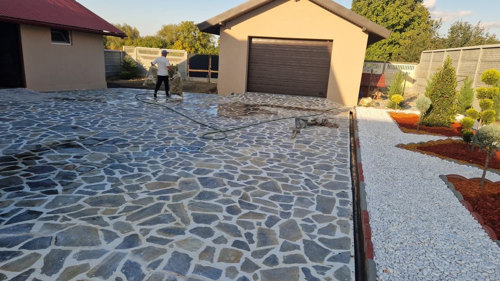 Piatră naturală de munte  Grecia  calitate  superioara .