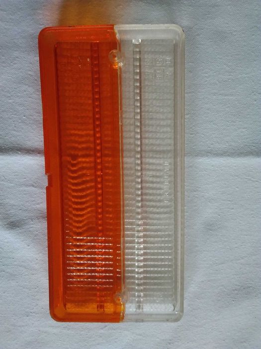 Продавам стъкло на задна светлина / мигач за Iveco