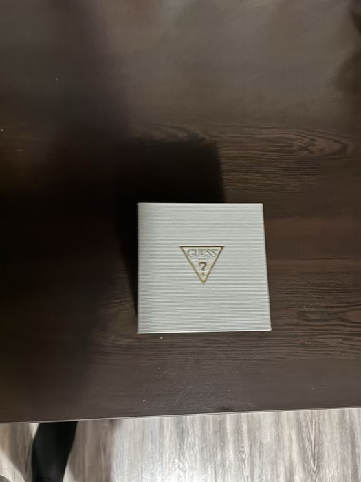 Часовник Guess бял