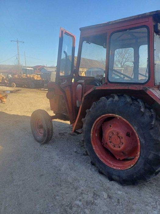 Tractor Universal U445