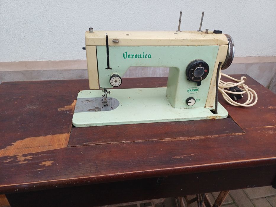 Mașină de cusut Veronica