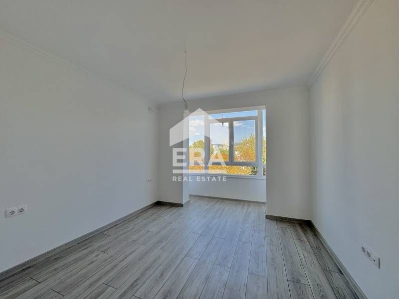 Тристаен апартамент, напълно отремонтиран и готов за нанасяне в кв. Ча