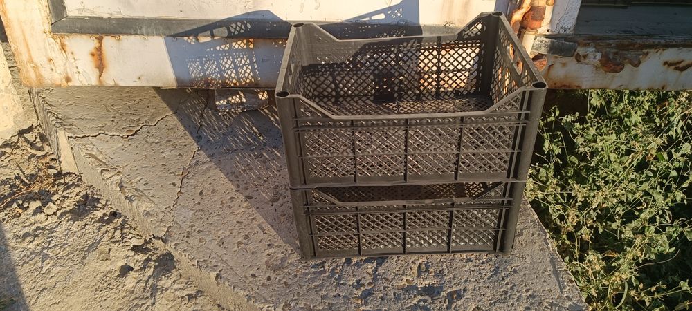 Мева яшиклар сотилади