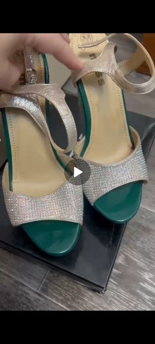 Продам босоножки женские