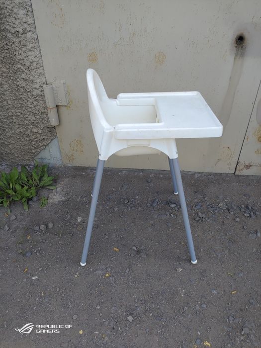 Продам высокий детский стул.