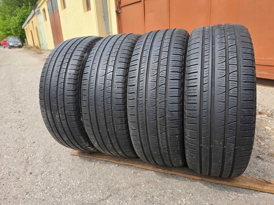 4 бр. всесезонни гуми 235/65/17 Pirelli 5-6 mm DOT 0420/1319