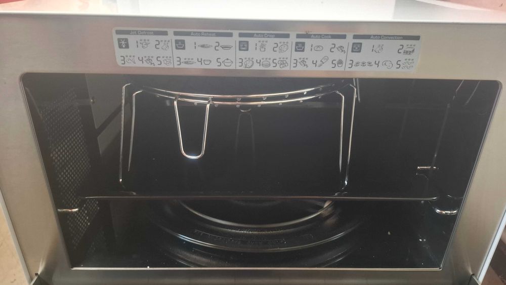Vand cuptor cu microunde Whirpool