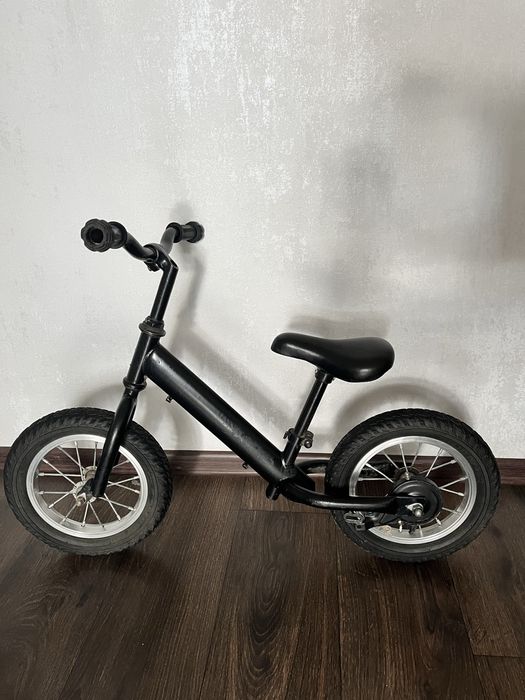 Продам  беговел