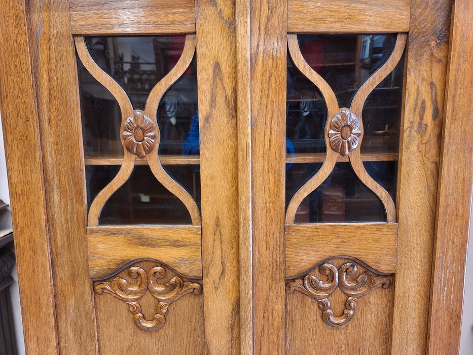 Античен шкаф - витрина