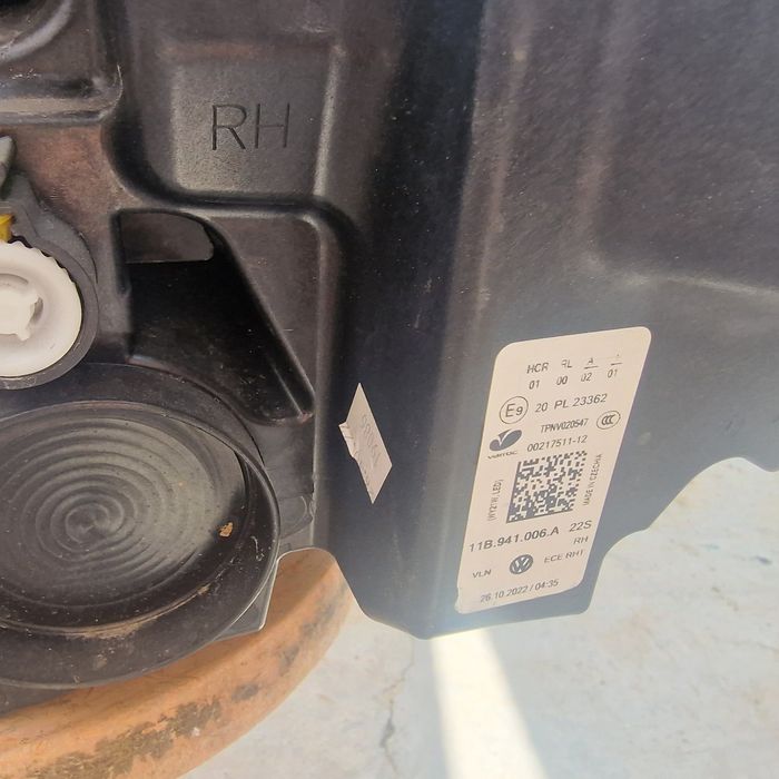 VW ID4 ID5  2022 ляв и десен фар