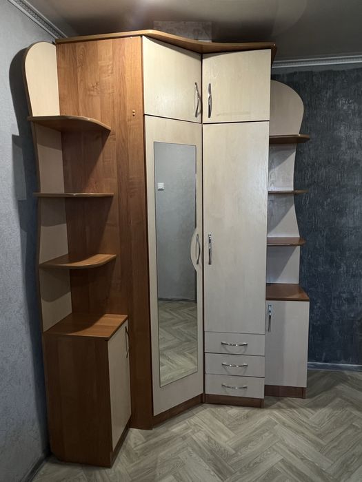 Продам шкаф угловой