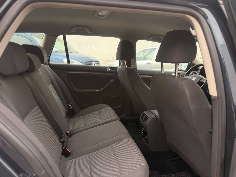 VW Golf - An 2008 - 1.9 TDI 105Cp - Navigație * Climă * Senzori Parcare * Bluetooth