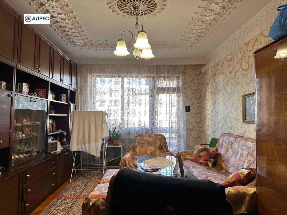 Продава се Тристаен апартамент в Плевен, Идеален център - 95 кв.м за 1685 €/кв.м - Снимка #6