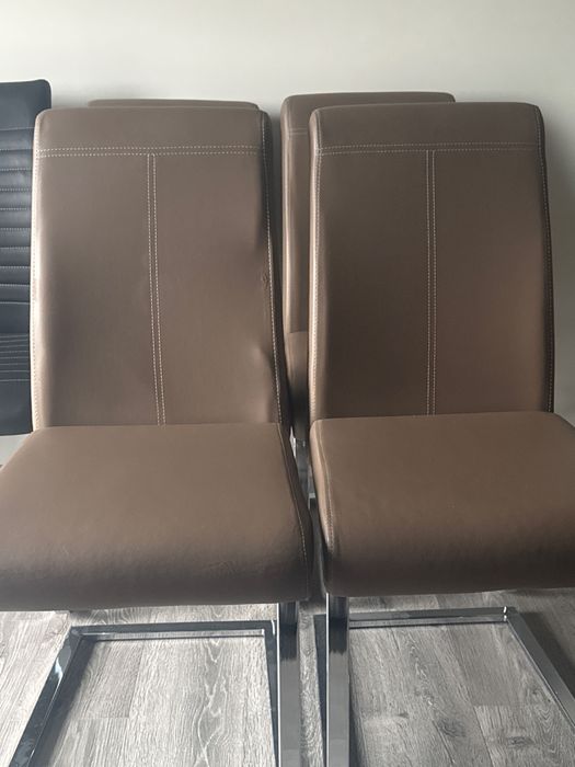 Vand 4 scaune .In Satu -Mare