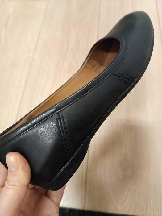 Vând balerini piele Clarks