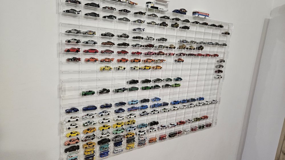Raft din plexi pentru hotwheels  cu 280 locuri cu 2 usi