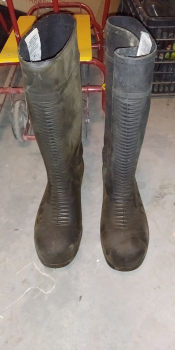 Продам резиновые сапоги