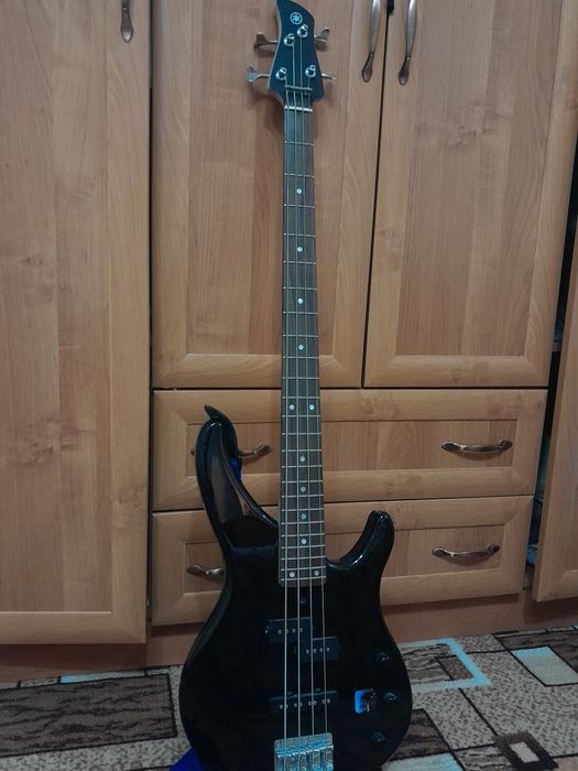 Бас-гитара Yamaha ПРОДАЮ СРОЧНО