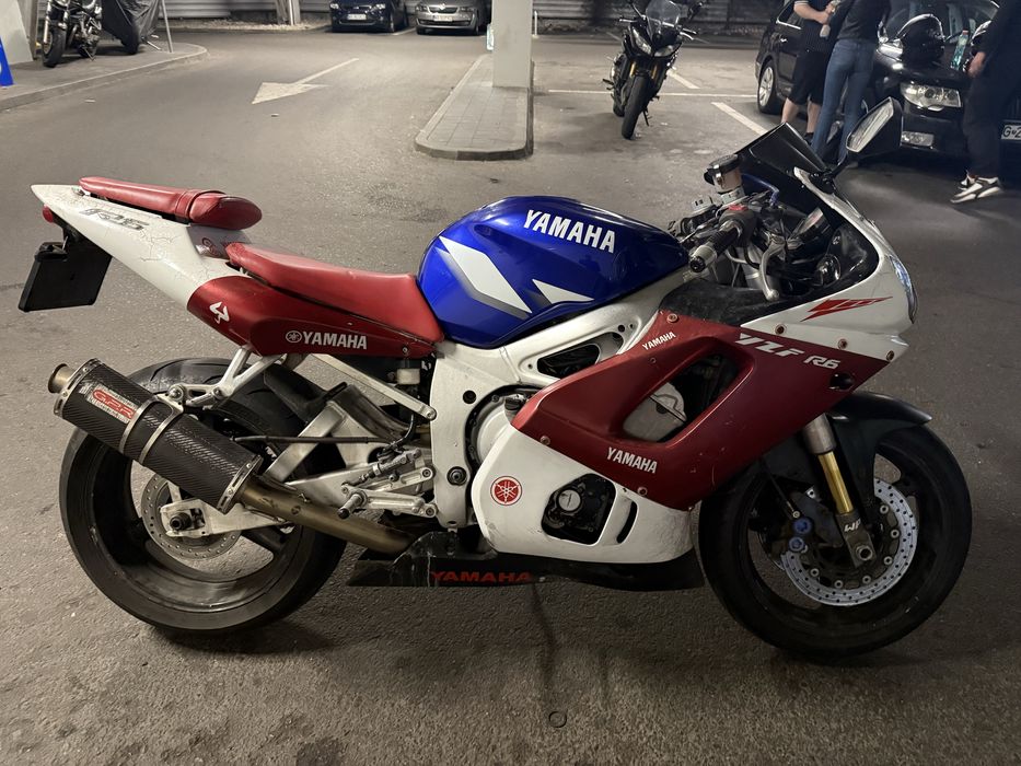 Yamaha YZF R6, An 2000, Carburatie