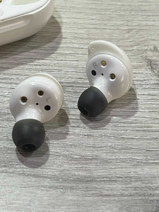 Bluetooth Слушалки Samsung Buds +