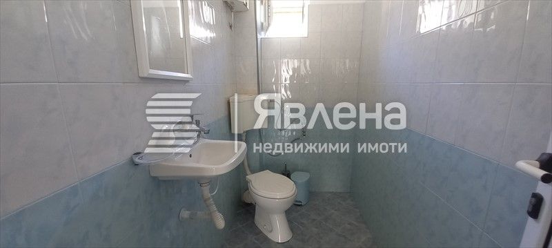 Явлена продава самостоятелна къща в идеален център на гр.Царево