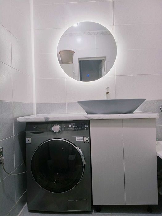 Встроенный мебель с умывальником