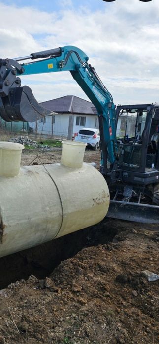 Miniexcavator cu picon de 4 tone