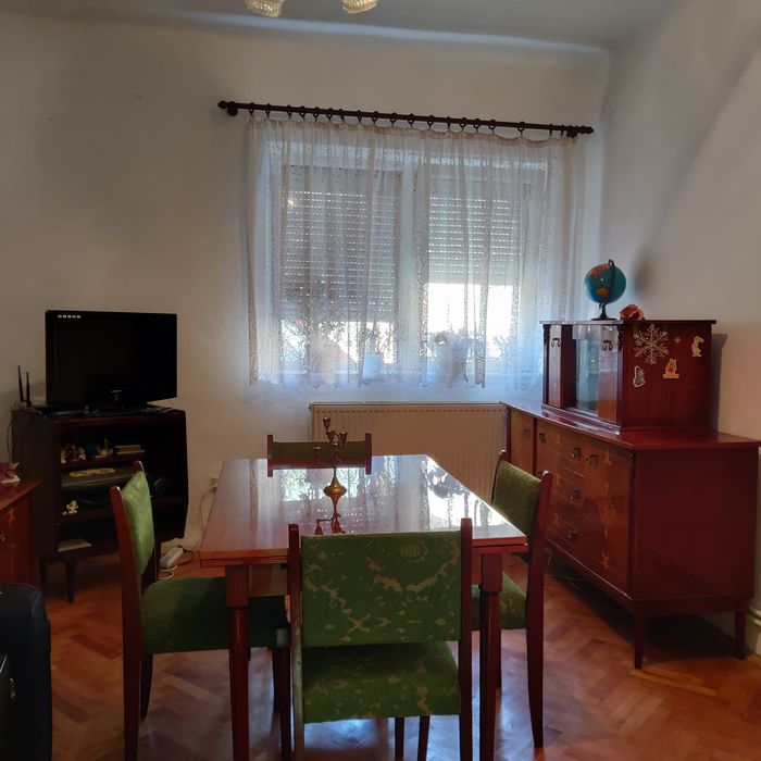 Vand casa la curte comuna in zona centrala  Dej
