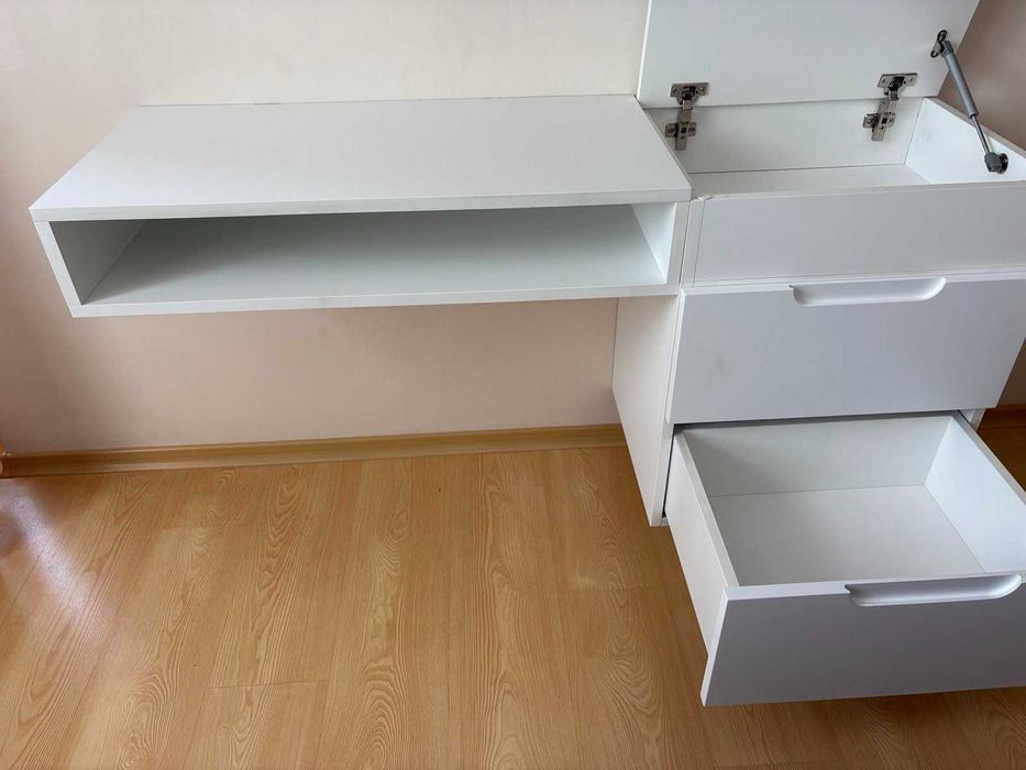 Бюро и дамска тоалетка