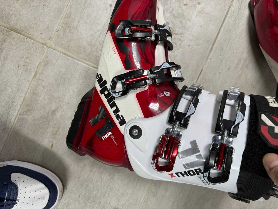 Продавам ски обувки  Alpina XTHOR 110 размер 27.5