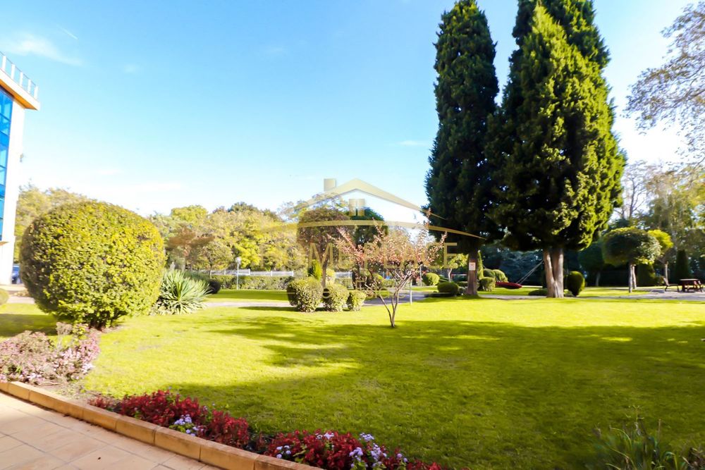 ПАРКОМЯСТО ! Едностаен апартамент под наем - Бриз