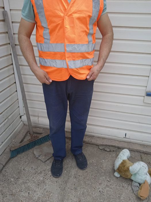 Продам спец.костюм и жилет