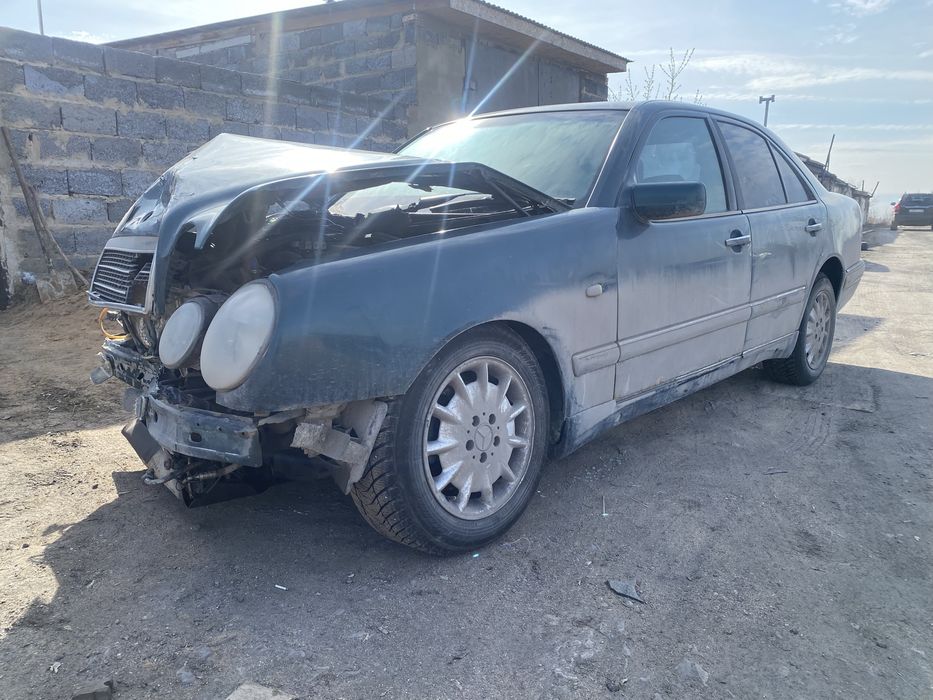 Мерседес Е320 по з.ч