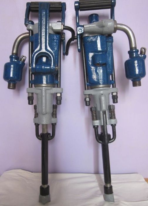 Продаю срочно   пневматический перфоратор-отбойный молоток.