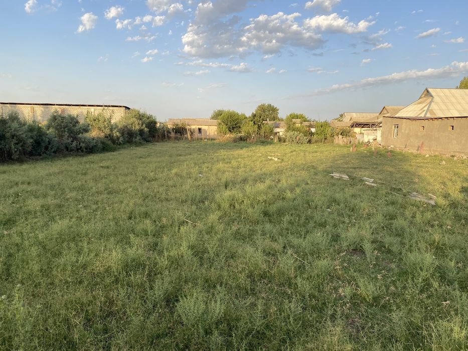 Uchastka Yer sotiladi